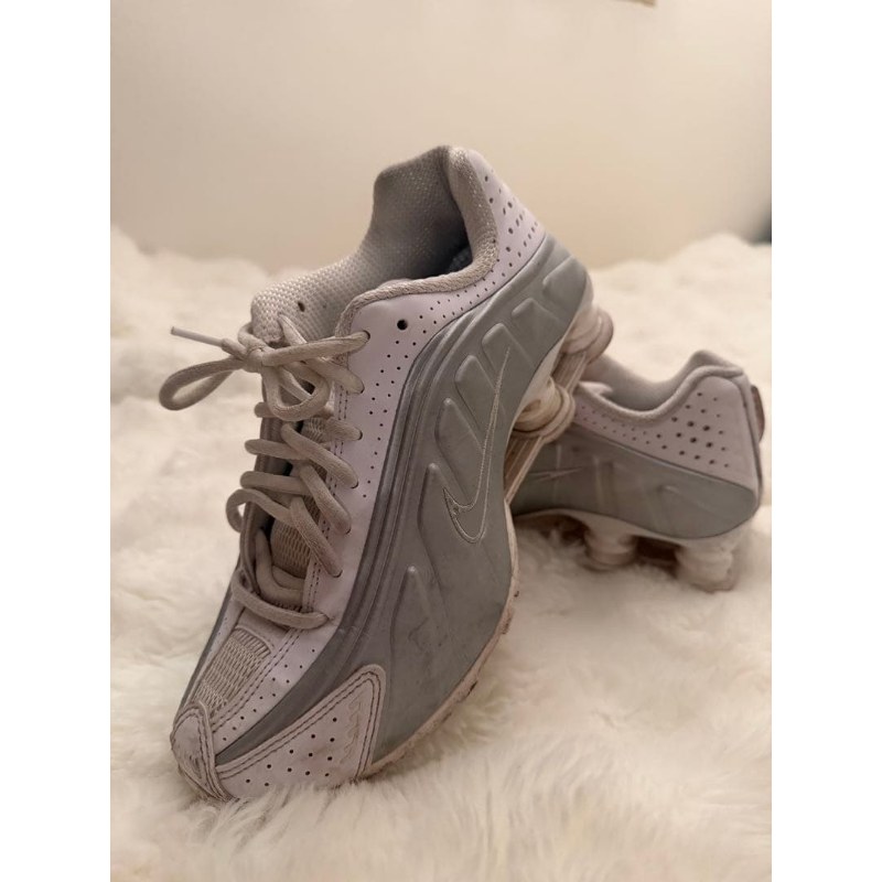 Shox R4 "White and Metallic Silver"レディ24