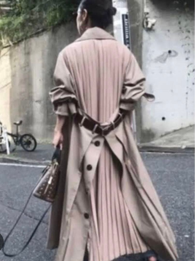 【Ameri】BACK PLEATS LAYERED COAT 画像2