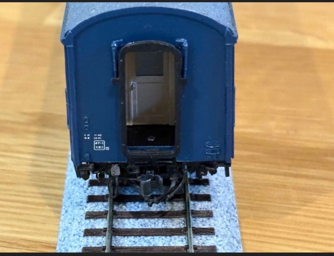 HO/43系旧型客車ディテール追加精密キット組み完成品と車両点検台